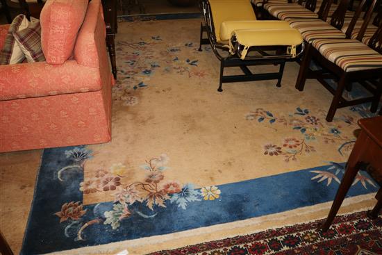 Chinese fawn ground carpet(-)